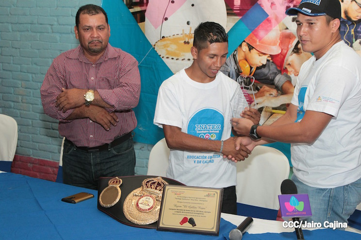 Entregan reconocimiento a Byron el &ldquo;Gallito" Rojas en Muy Muy